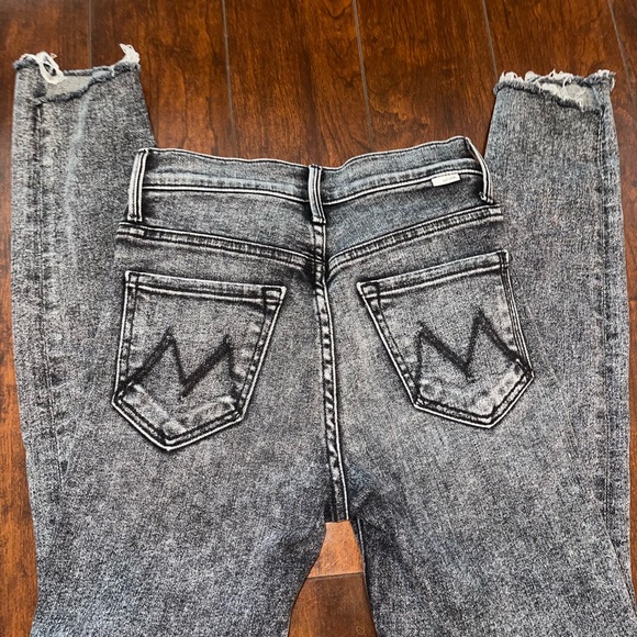 MOTHER Black Fray Jeans size 24 - Picture 7 of 14